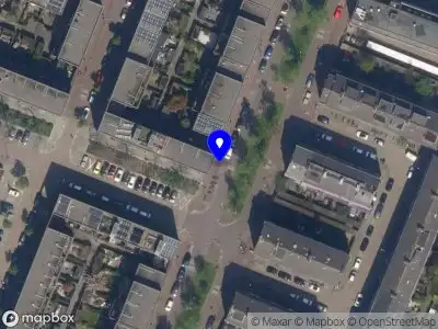 Ambulance met grote spoed naar de Honingbijstraat in Rotterdam