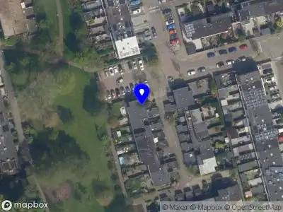 Ambulance met grote spoed naar de Speerdistel in Rotterdam