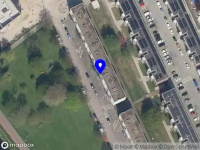 Ambulance met grote spoed naar de Van Adrichemweg in Rotterdam