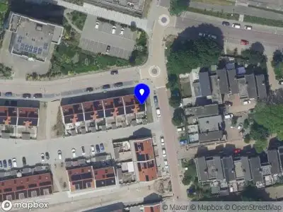 Brandweer met grote spoed naar de Van Slingelandtlaan in Bergen op Zoom vanwege voertuigbrand