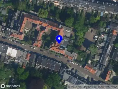Ambulance met grote spoed naar de Koninginneweg in Haarlem