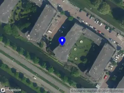 Ambulance met grote spoed naar de Eiger in Amsterdam
