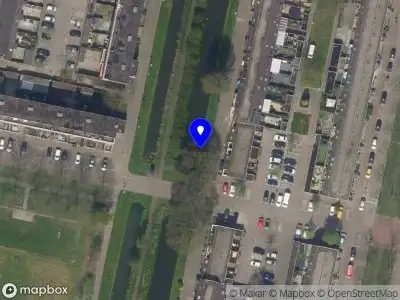 Ambulance met grote spoed naar de Molecatensingel in Rotterdam