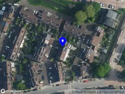 Brandweer met gepaste spoed naar de Burgemeester Bletzstraat in Amsterdam vanwege waarnemen gaslucht