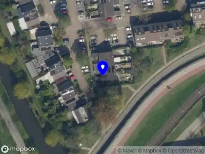 Ambulance met grote spoed naar de De la Marplein in Schiedam