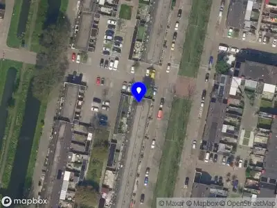 Ambulance met grote spoed naar de Schinnenbaan in Rotterdam