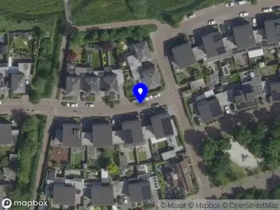 Brandweer met gepaste spoed naar de Elsbeen van Baerlestraat in Helmond vanwege een buitenbrand