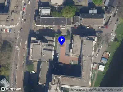 Ambulance met grote spoed naar de Boezemdwarsstraat in Rotterdam