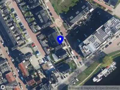 Ambulance met grote spoed naar de Burgemeester Brautigamlaan in Uithoorn
