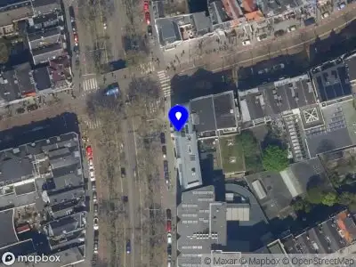 Ambulance met gepaste spoed naar de 's-Gravendijkwal in Rotterdam