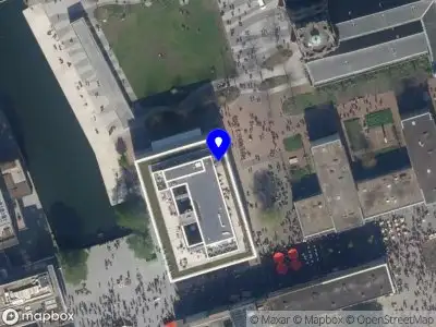 Ambulance met gepaste spoed naar de Wijde Kerkstraat in Rotterdam