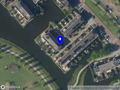Ambulance met grote spoed naar de Wedde in Voorburg