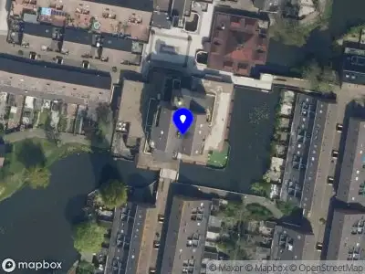 Ambulance met grote spoed naar de Damsterdiep in Capelle aan den IJssel