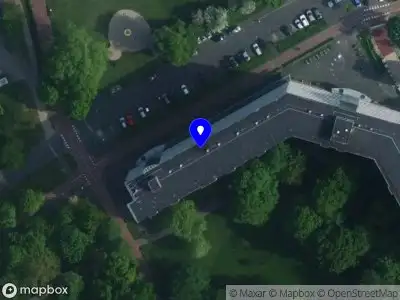 Ambulance met grote spoed naar de Huigenbos in Amsterdam