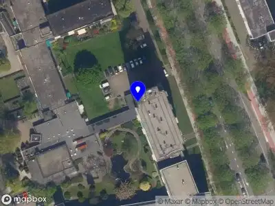Ambulance met grote spoed naar de Willem de Zwijgerlaan in Vlaardingen