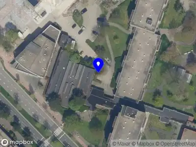 Ambulance met grote spoed naar de De Vloot in Maassluis