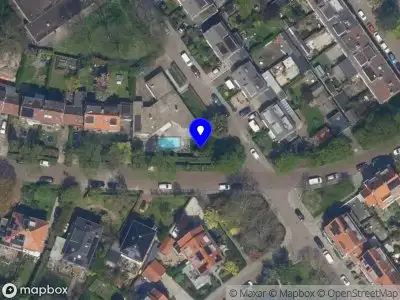 Ambulance met grote spoed naar de Pieter Postlaan in Rotterdam
