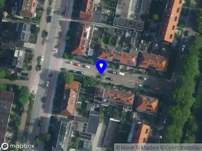 Ambulance met grote spoed naar de Burgemeester van Damstraat in Duivendrecht