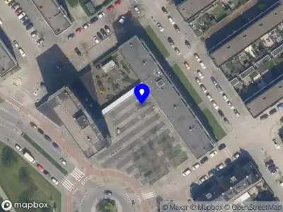 Ambulance met grote spoed naar de Mookhoekplein in Rotterdam