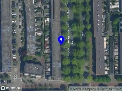 Ambulance met gepaste spoed naar de Hechtelstraat in Amsterdam