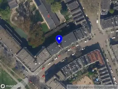 Ambulance met grote spoed naar de 2e Schansstraat in Rotterdam