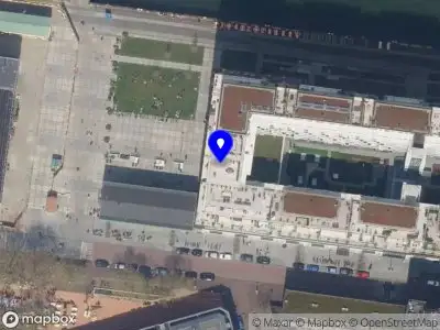 Ambulance met gepaste spoed naar de Dolf Henkesplein in Rotterdam
