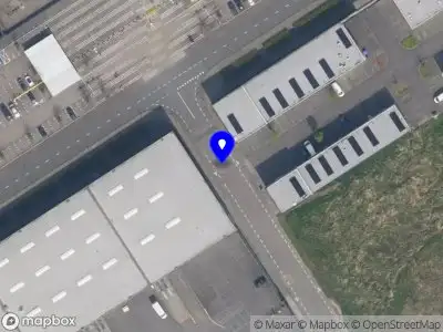 Ambulance met grote spoed naar de Lutonbaan in Rotterdam