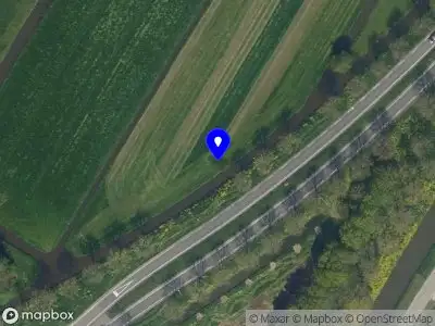 Brandweer met grote spoed naar de Diefdijk in Schoonrewoerd vanwege voertuigbrand