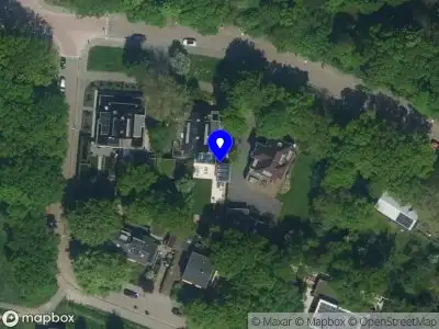 Ambulance met grote spoed naar de Ver Loren van Themaatlaan in Velsen-Zuid