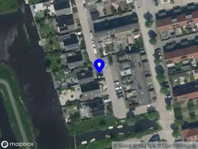 Brandweer met gepaste spoed naar de Nellie van Kolstraat in Zaandam vanwege afhijsen patient