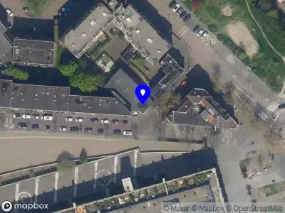 Ambulance met grote spoed naar de Entrepotstraat in Rotterdam
