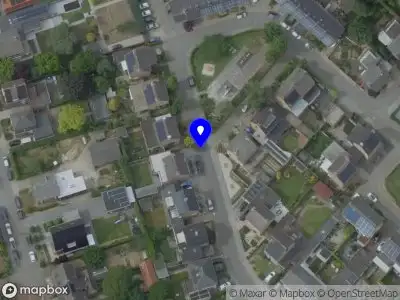 Ambulance met grote spoed naar de Achter de Hoven in Linne