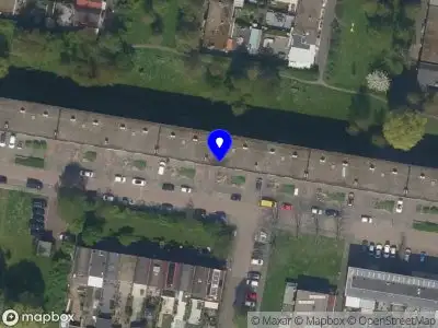Ambulance met grote spoed naar de Van Baerlestraat in Vlaardingen