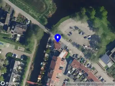 Ambulance met grote spoed naar de Korte Boterdijk in Uithoorn