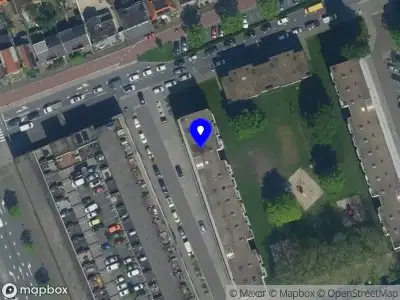 Brandweer met grote spoed naar de Van Houtenstraat in Zaandam vanwege afhijsen patient