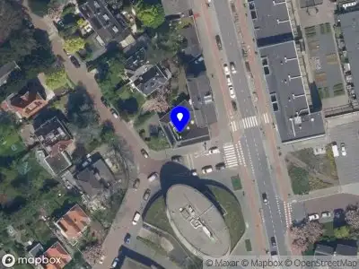 Ambulance met grote spoed naar de Rotterdamse Rijweg in Rotterdam