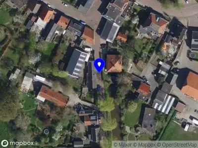 Ambulance met grote spoed naar de Zwaluwseweg in Hooge Zwaluwe vanwege waarnemen gaslucht