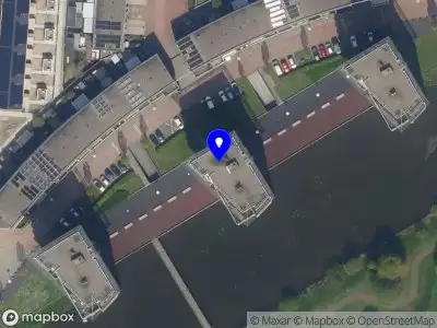 Ambulance met grote spoed naar de Joop den Uyllaan in Schiedam