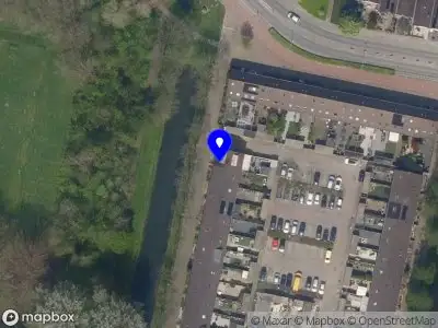Brandweer met grote spoed naar de Deurnesingel in Rotterdam vanwege gebouwbrand