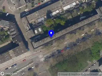 Ambulance met grote spoed naar de Mathenesserweg in Rotterdam