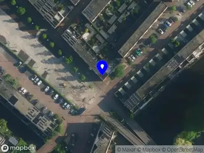 Ambulance met grote spoed naar de Daan Roodenburghplein in Amsterdam