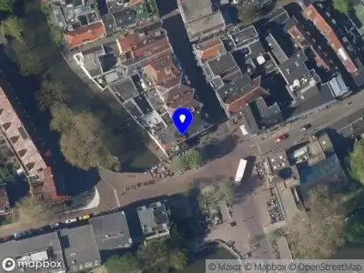 Politie naar de Tolsteegbarrière in Utrecht vanwege personen te water
