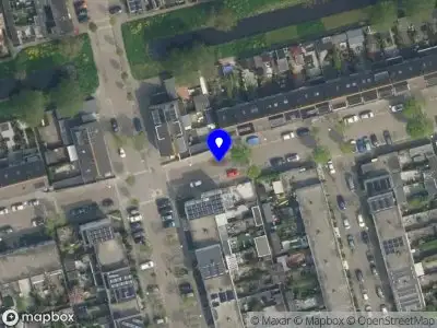 Ambulance met grote spoed naar de Oe Thantstraat in Delft