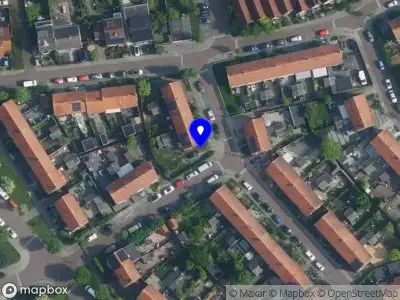 Ambulance met grote spoed naar de Diepenbroickpark in Weesp