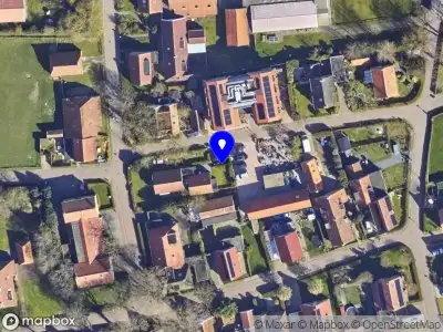 Brandweer met grote spoed naar de Noorderweg in Nes vanwege een liftopsluiting