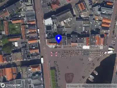 Brandweer met gepaste spoed naar de Beestenmarkt in Leiden vanwege afgaan rookmelder