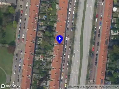 Ambulance met grote spoed naar de Dorpsweg in Rotterdam