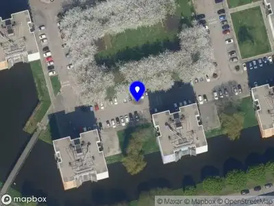 Ambulance met grote spoed naar de Lieftinckplaats in Rotterdam