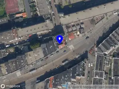 Ambulance met gepaste spoed naar de 1e Middellandstraat in Rotterdam
