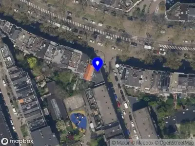 Ambulance met gepaste spoed naar de Mathenesserlaan in Rotterdam